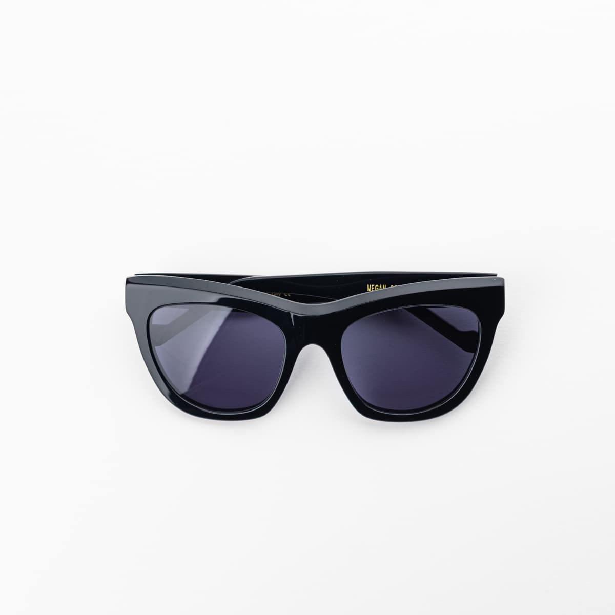 Megan Nero — montatura Capys Eyewear | artigianato italiano